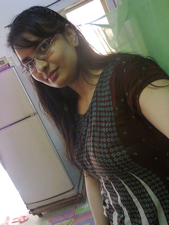 Desi Girl Hot Selfie In Local Indian 