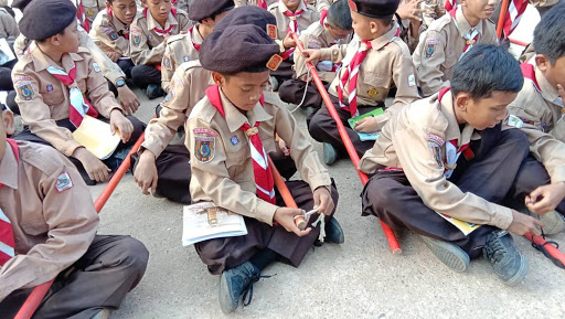 Cara Membuat Simpul Hidup - Dasar Pramuka