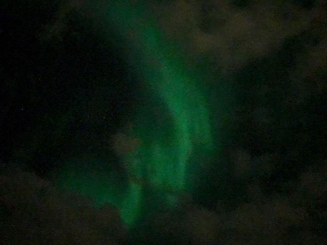アイスランドで空を見上げるとそこにはオーロラが！