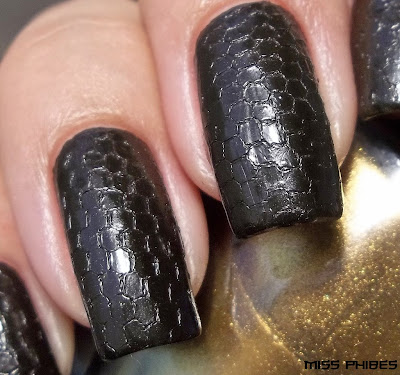 snake nails