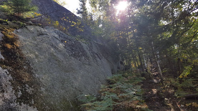 Sentier en direction du Cap360