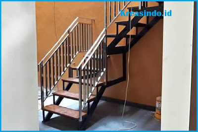 Jasa Tangga Besi kombinasi Trap Kayu Kamper di Cirebon Jasa Tangga Besi kombinasi Trap Kayu Kamper di Cirebon