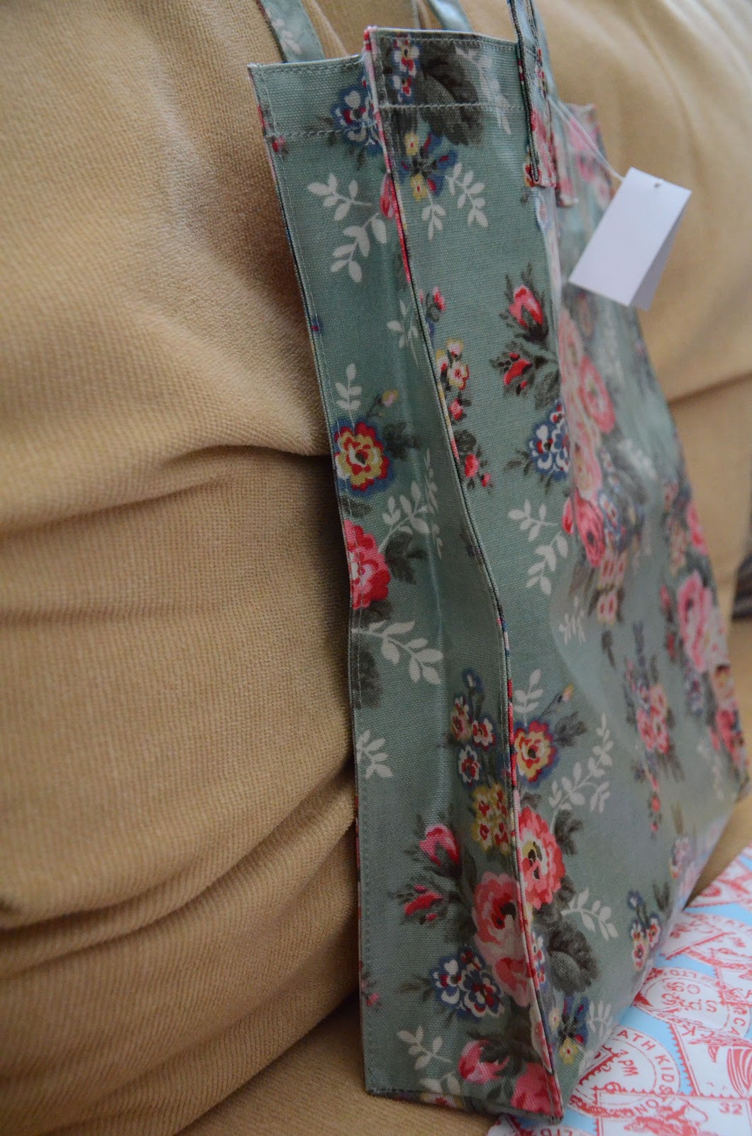 Kitch 'n' Chic: Cath Kidston - Oilcloth Book Bags