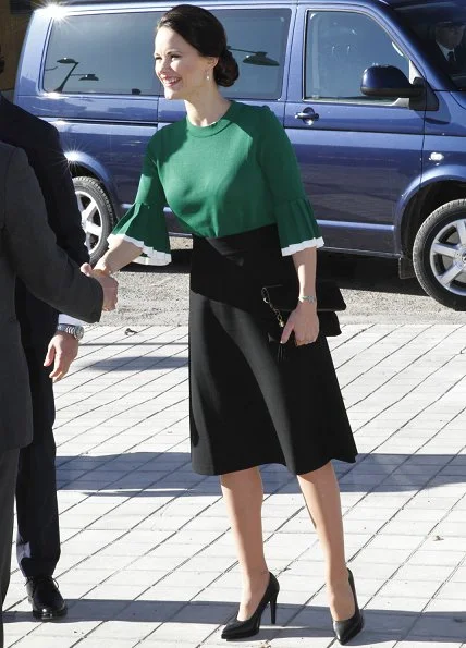 Princess Sofia wore prada leather pumps and Valentino Blouse, Emma Israelsson gold diamond necklace, Balenciaga envelope clutch bag