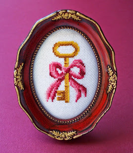 Key & Ribbon Motif