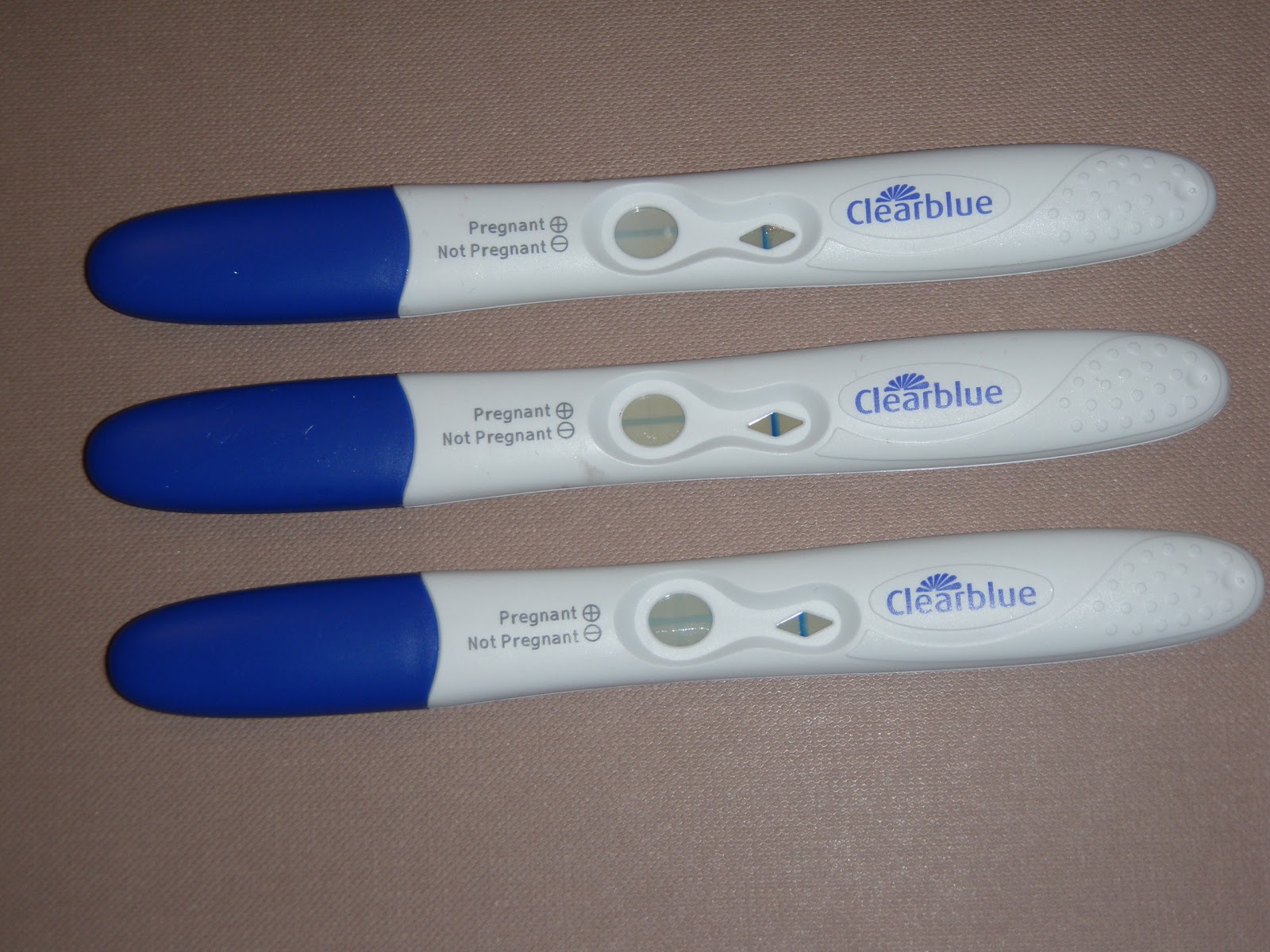 Можно ли верить тесту. Тест Clearblue Plus на беременность. Тест Clearblue easy на беременность. Тест креарблю клеар Блю тест. Клиа Блю цифровой тест.