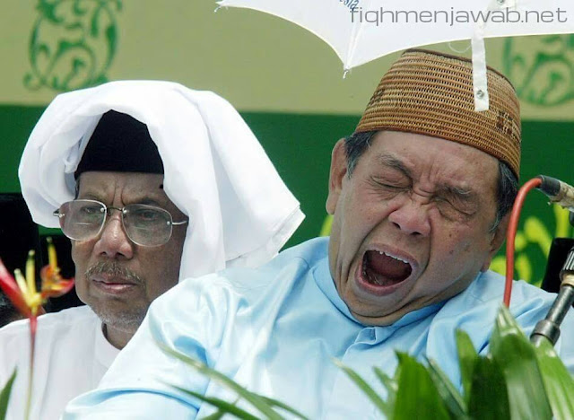Selama 20 Tahun KH Hasyim Muzadi Belajar kepada Gus Dur Selama 20 Tahun KH Hasyim Muzadi Belajar kepada Gus Dur