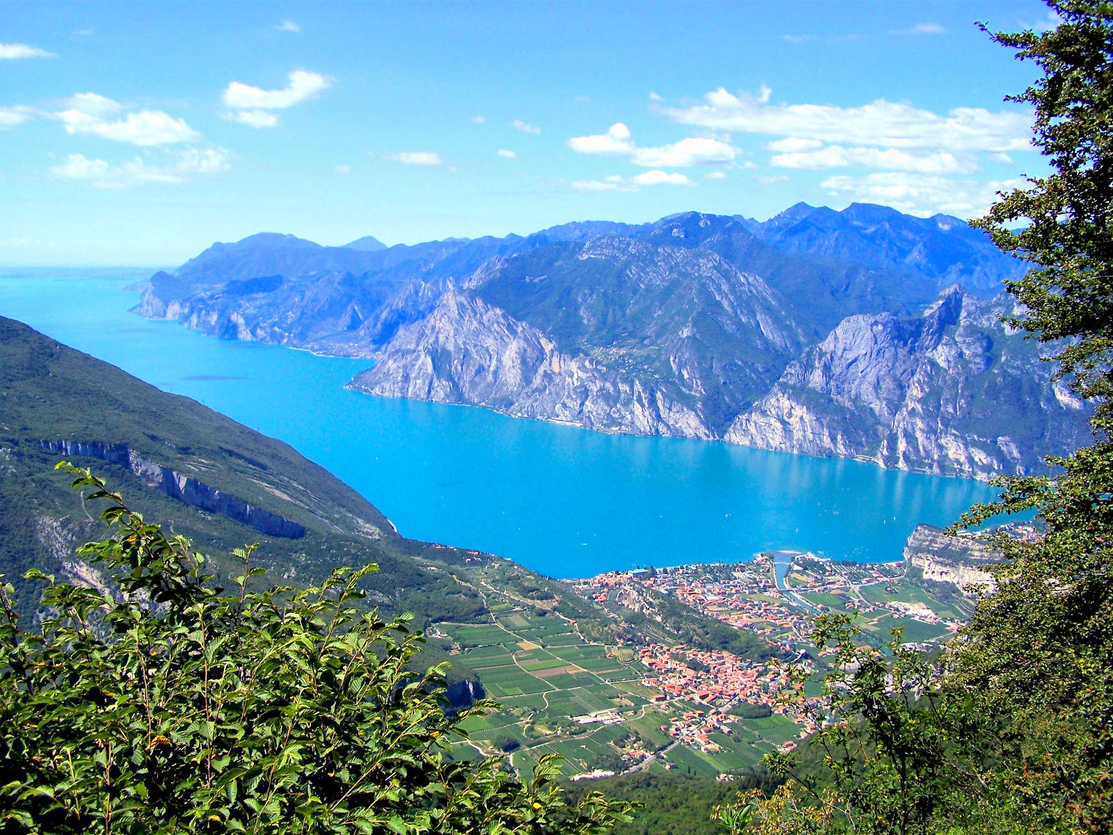 Most shocking places of world! : Lake Garda, Italy.