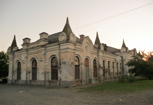 Новоселиця. Чернівецька область. Залізничний вокзал. 1905 р. Пам'ятка архітектури Новоселиця. Чернівецька область. Залізничний вокзал. 1905 р. Пам'ятка архітектури