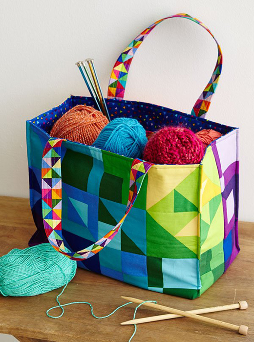 Crafty Quilt Tote Free Pattern Designed by Elaine Theriault for Allpeoplequilt