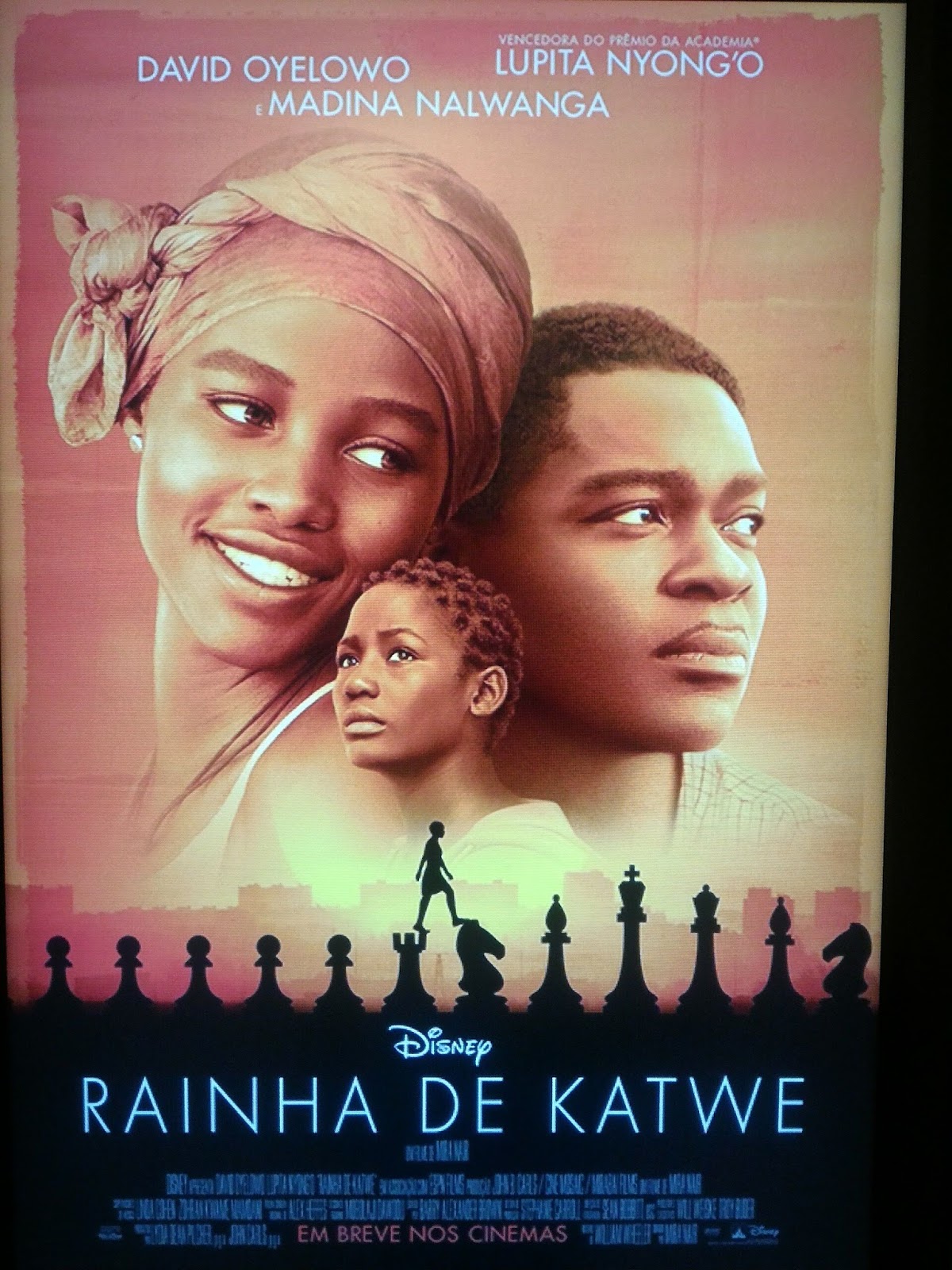 Vida de Trainee - Hoje o VT Indica o filme Rainha de Katwe, de 2016,  disponível na Disney+. Para quem curtiu o Gambito da Rainha, essa também é  uma obra sobre uma