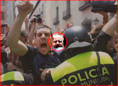 El concejal Barbero durante el 'escrache' a Gallardón El concejal Barbero durante el 'escrache' a Gallardón