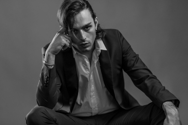 Ernia: il nuovo fenomeno del rap pubblica il disco 'Come uccidere un ...