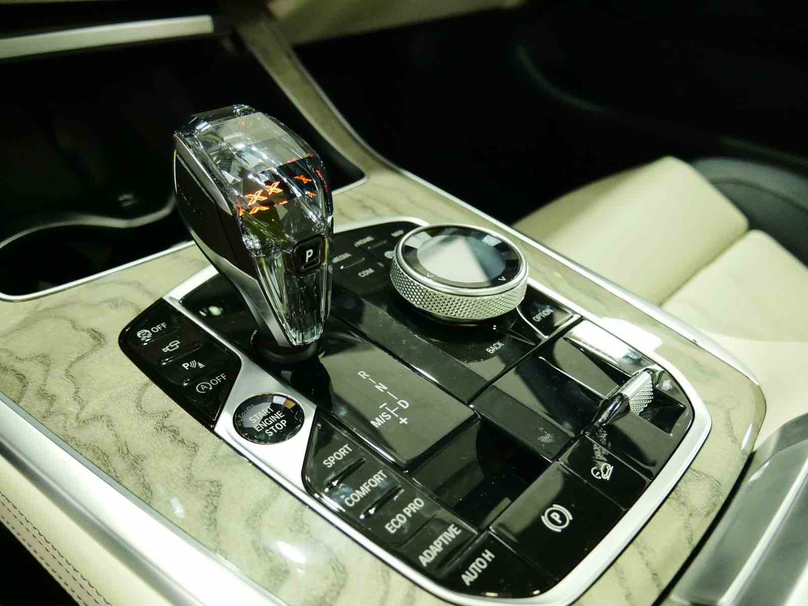 Đánh Giá Xe BMW X7 7 Chô Đời Mới 2020 Có Option Gì Hơn Mercedes GLS