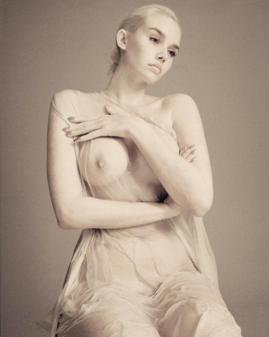 A. J. Hamilton thetogfather instagram arte fotografia mulheres modelos sensuais renascentismo pinturas peitos provocante nuas