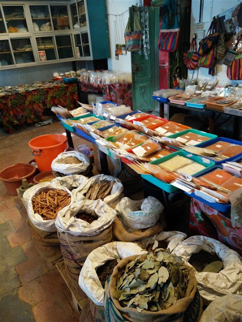 A first timer's travel guide to Kerala - Munnar fort kochi all spices market