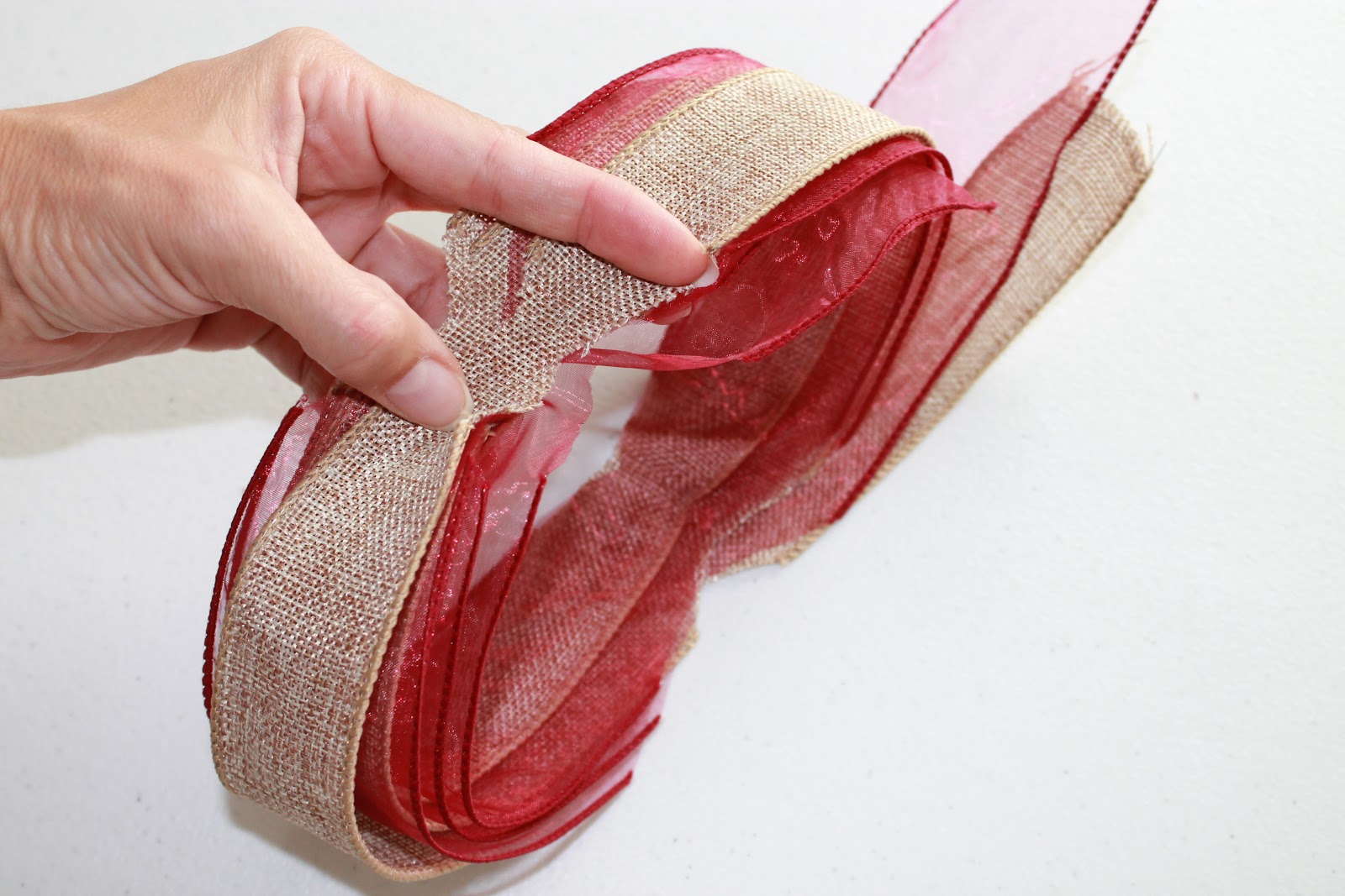 How to Make Big Decorative Bows a really easy tutorial