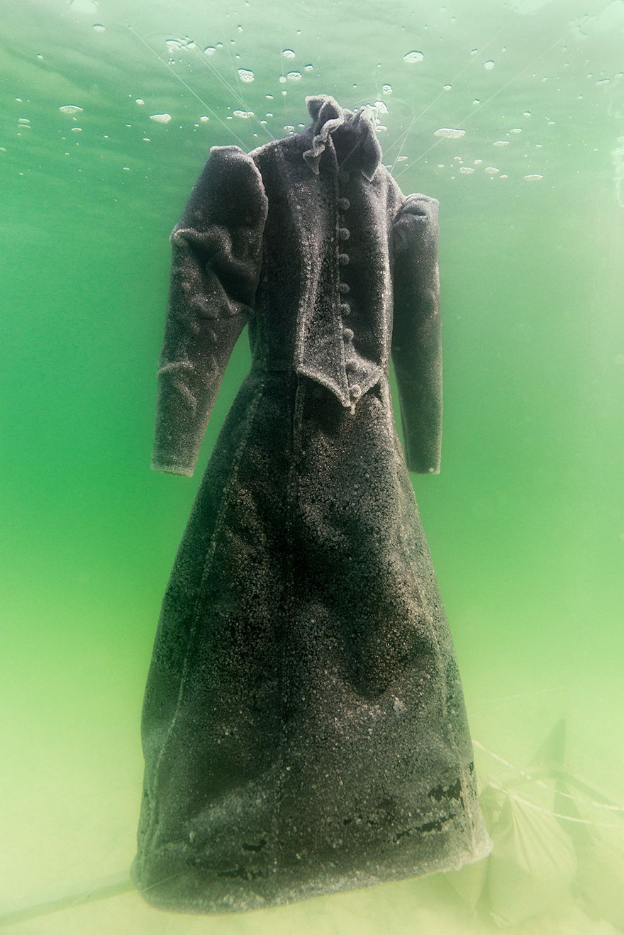 Artist Leaves Dress In The Dead Sea For 2 Months And It Turns Into Glittering Salt Crystal Masterpiece Artist Leaves Dress In The Dead Sea For 2 Months And It Turns Into Glittering Salt Crystal Masterpiece