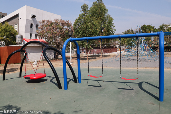 南投草屯|草屯兒童樂園|十幾項遊樂設施免費玩|沙坑|球池|戰車|旭光高中對面 南投草屯|草屯兒童樂園|十幾項遊樂設施免費玩|沙坑|球池|戰車|旭光高中對面