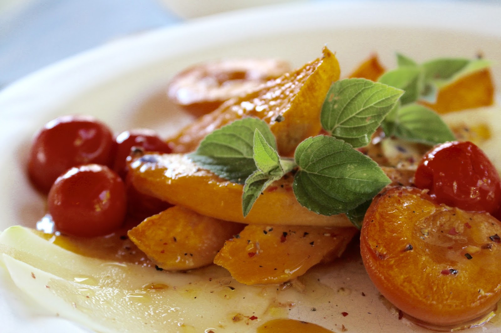 Gebackene Süßkartoffeln mit Aprikosendressing und zitronigem Kohlrabisalat