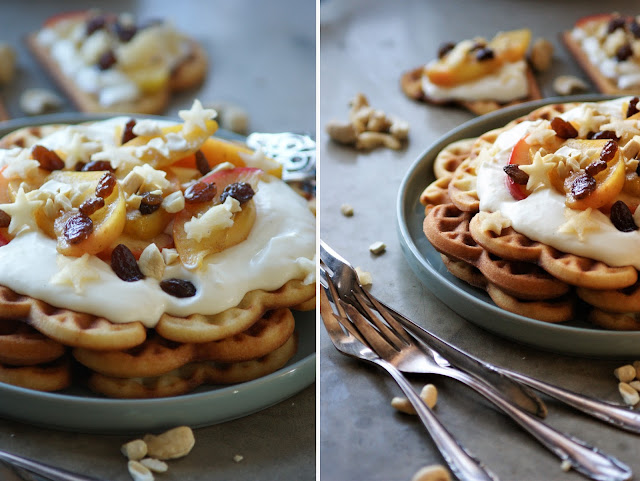 Waffeln mit Bratapfel und Vanille Creme