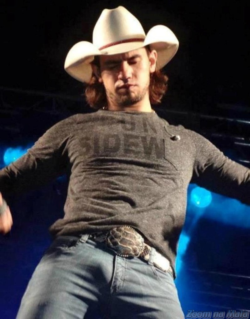 Munhoz e Mariano pau cacete pênis pelado sunga cueca volume pau marcando o jean
