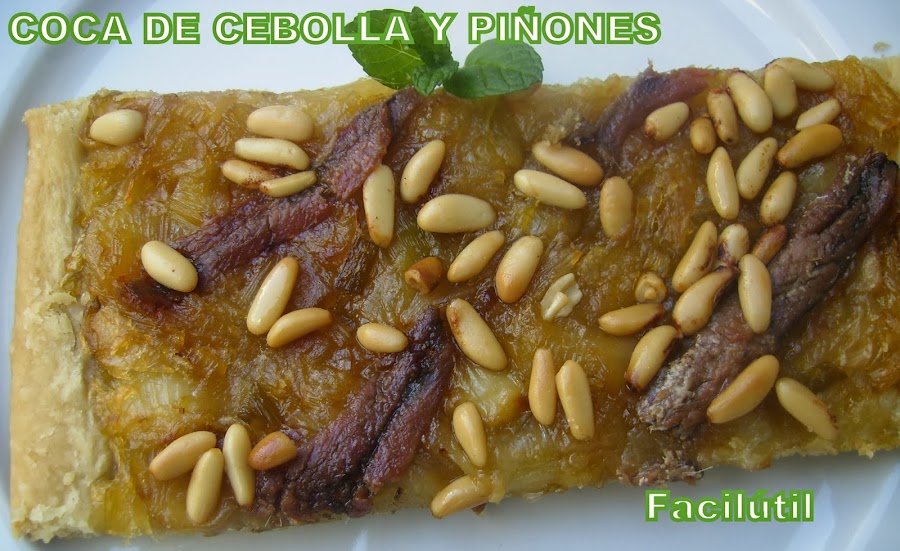 coca-de-cebolla-y-piñones