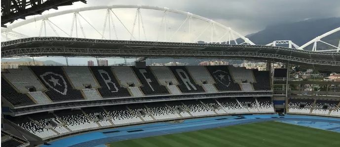 No Nilton Santos, estádio do Botafogo, até segunda ordem, urubu não entra nem pagando