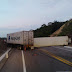 Tráiler vuelca en la autopista siglo XXI, deja incomunicados a cientos de vehículos