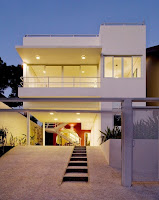 foto fachada de casa moderna blanca 2
