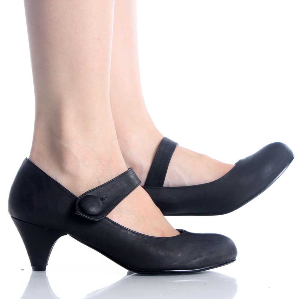 Cutest Kitten Heels: Latest Women Wear- Kitten heels