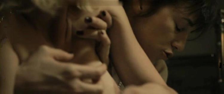 Foto Kristen Dunst Telanjang(Topless) dalam Film Melancholia.