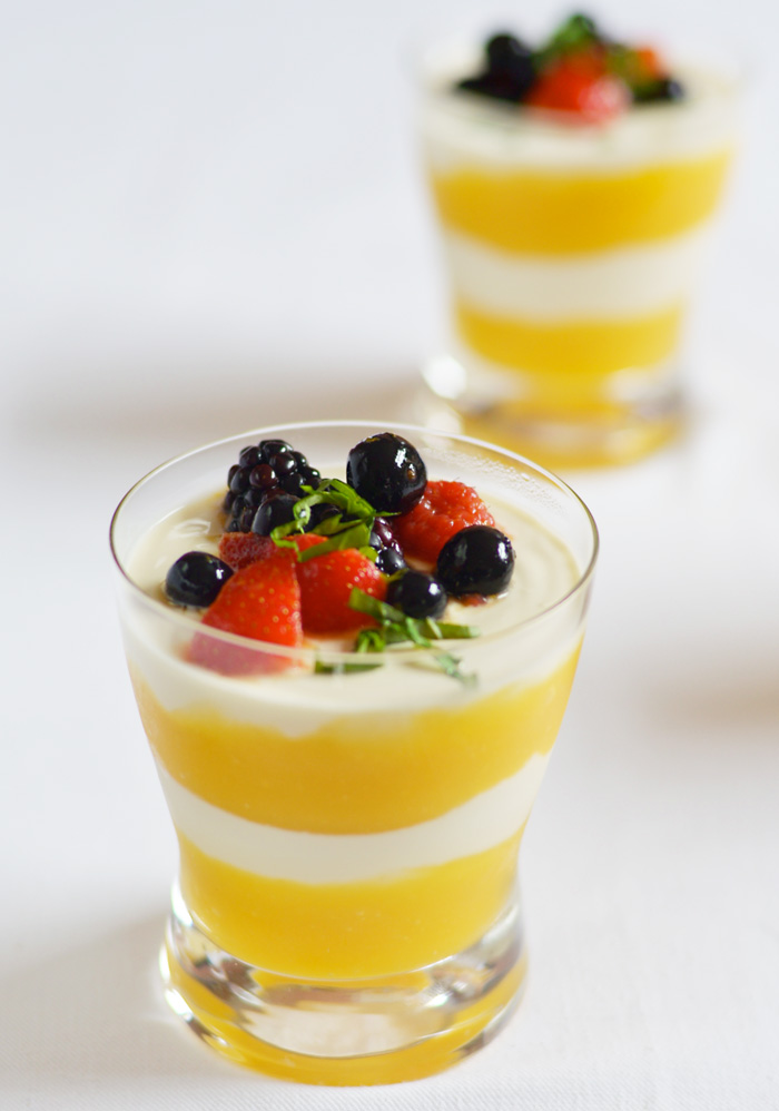 Lemon &amp; Vanilla: Mango parfaits with macerated berries / Parfaits de ...