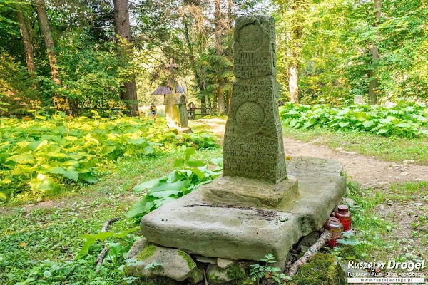 Dawny cmentarz łemkowski przy szlaku na Caryńską
