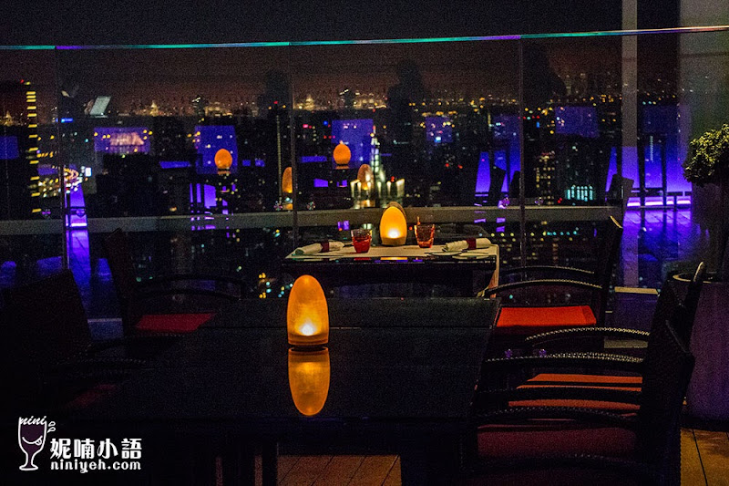 【曼谷景點】Red Sky Bar。消費門檻最低的雙層高空酒吧 【曼谷景點】Red Sky Bar。消費門檻最低的雙層高空酒吧
