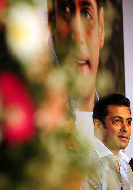 Salman Khan New Wallpaper ~ media gallery
