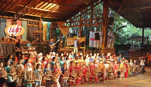Saung Angklung Udjo on activities