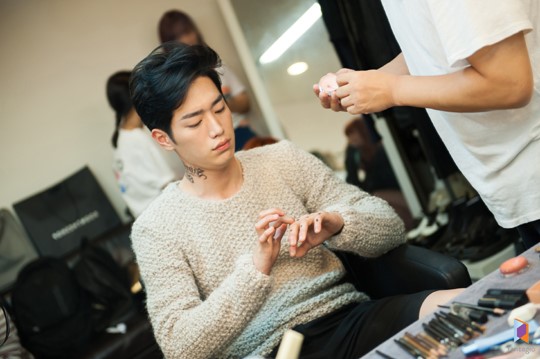 화보 촬영하는 서강준 | 인스티즈