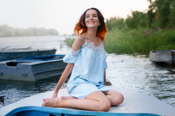 A bela Maria Larina e seus cabelos coloridos na fotografia de Alexander Drobkov Alexander Drobkov 500px arte fotografia mulheres modelos beleza russa fashion Maria Larina