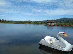 Danau mas harun bastari dan taman bunga inayah Danau mas harun bastari dan taman bunga inayah