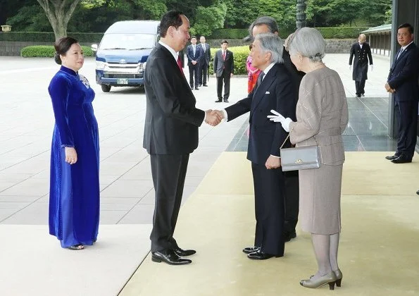 Emperor Akihito, Empress Michiko, Crown Prince Naruhito and Crown Princess Masako welcomed President Tran Dai Quang and his wife Nguyen Thi