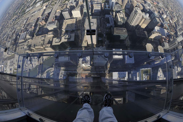 Skydeck no Willis Tower em Chicago Skydeck no Willis Tower em Chicago