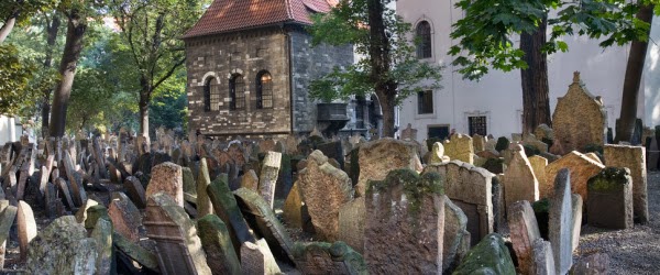 أغرب طقوس دفن الموتي في العالم