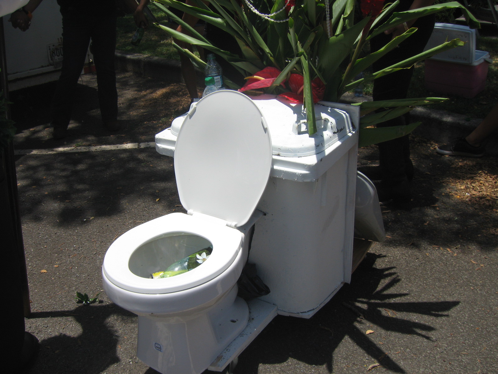 Slip with Snak KING KAMEHAMEHA DAY HORSES, HORSE LEI & POOPER SCOOPERS