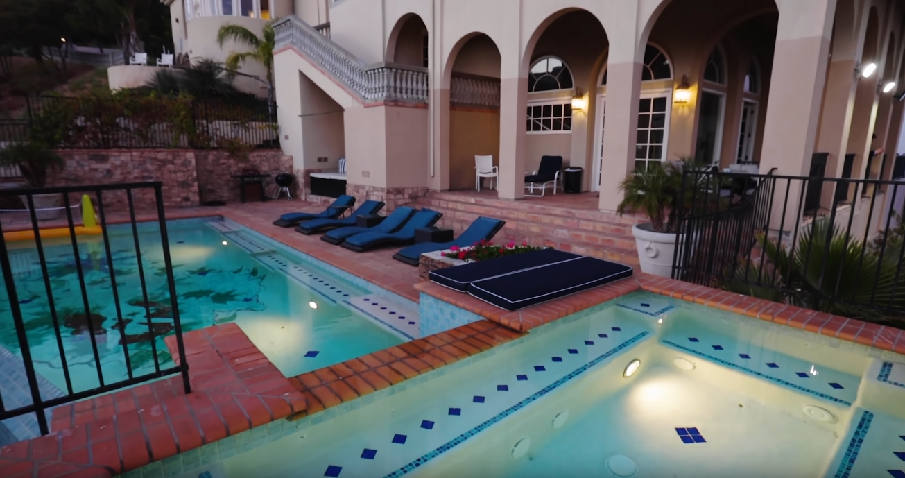 35 Photos vs. 2462 Solar Dr, Los Angeles Mansion Interior Design Tour