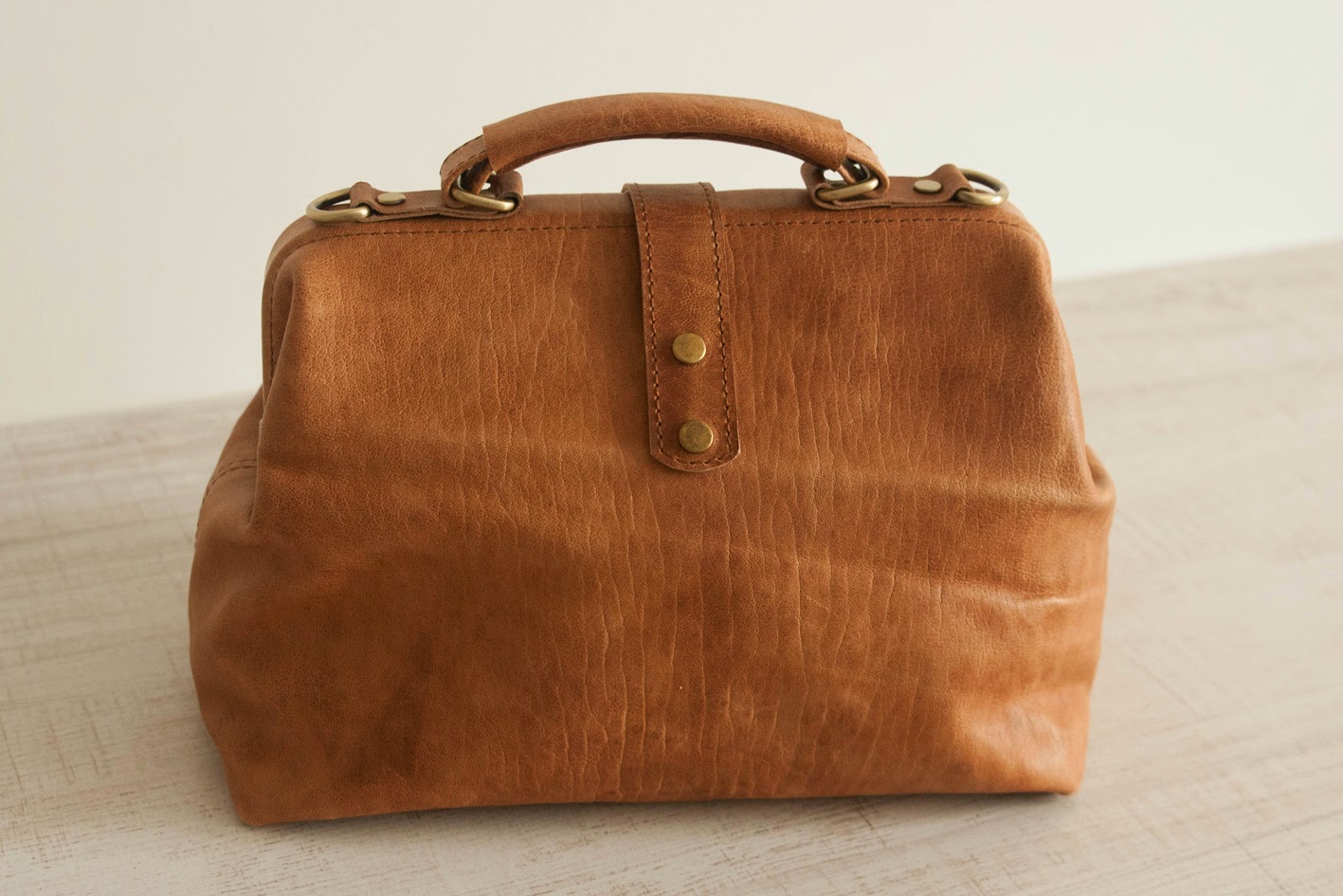 Мастер класс саквояж. Саквояж karya e10. Сумка саквояж. Мастер класс саквояж. Мастер класс саквояж.