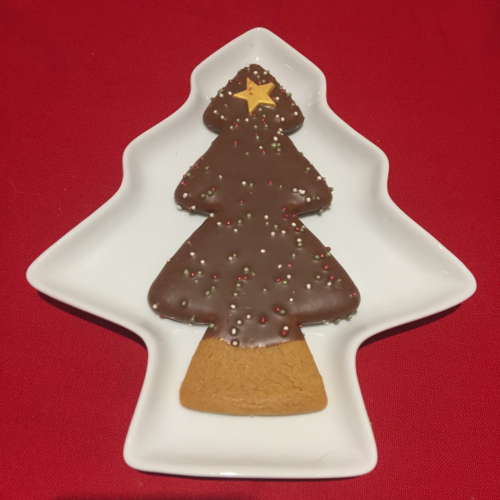 Archived Reviews From Amy Seeks New Treats Christmas Tree Biscuit (Greggs)