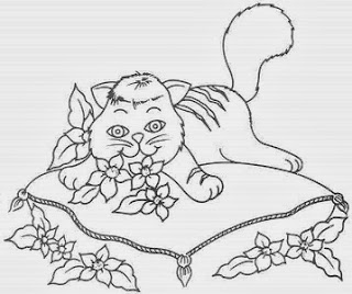 desenho de gato em cima de uma almofada