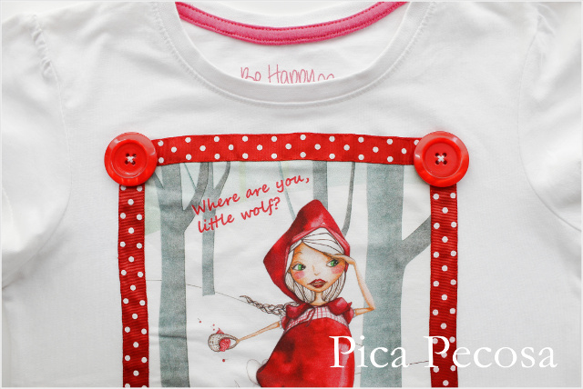camiseta-personalizada-caperucita-roja-lazo-botones-niña-diy