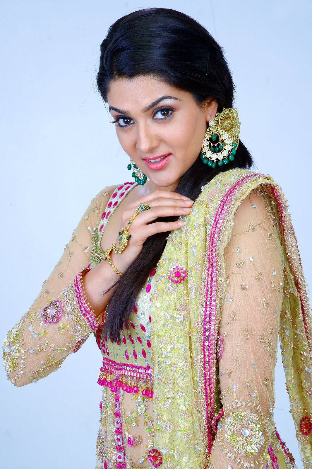 Beauty Galore Hd Sakshi Chaudhary Immensely Beautiful Photos